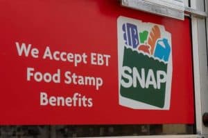 What Are the Requirements to Qualify for Food Stamps?ork rules for SNAP.